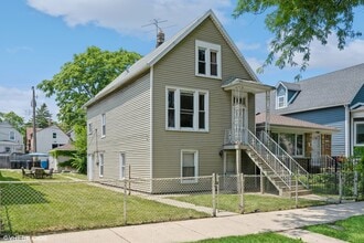 Building Photo - 3010 N Albany Ave