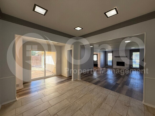 Foto del edificio - 3515 Hilltop Ln