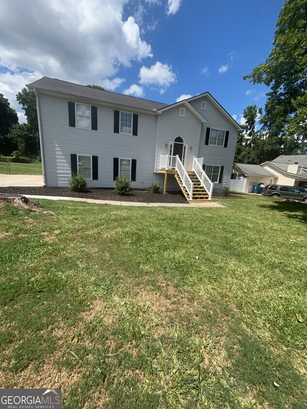 Foto principal - 1206 St Andrews Dr
