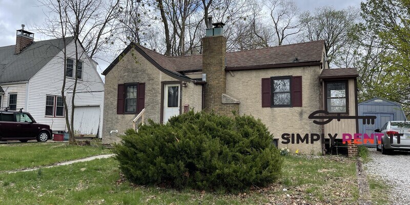 Primary Photo - 3 Bedroom With Off-Street Parking Near Campus