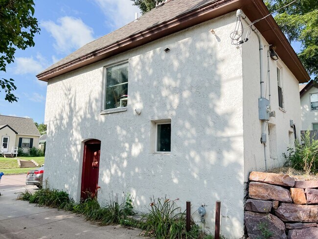 Building Photo - Historic carriage house renovated into a l...