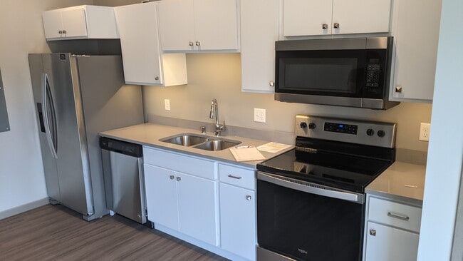 Kitchen - 507 N Riverfront Dr