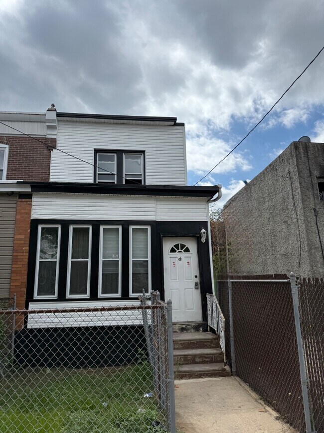 Building Photo - 2758 Mickle St