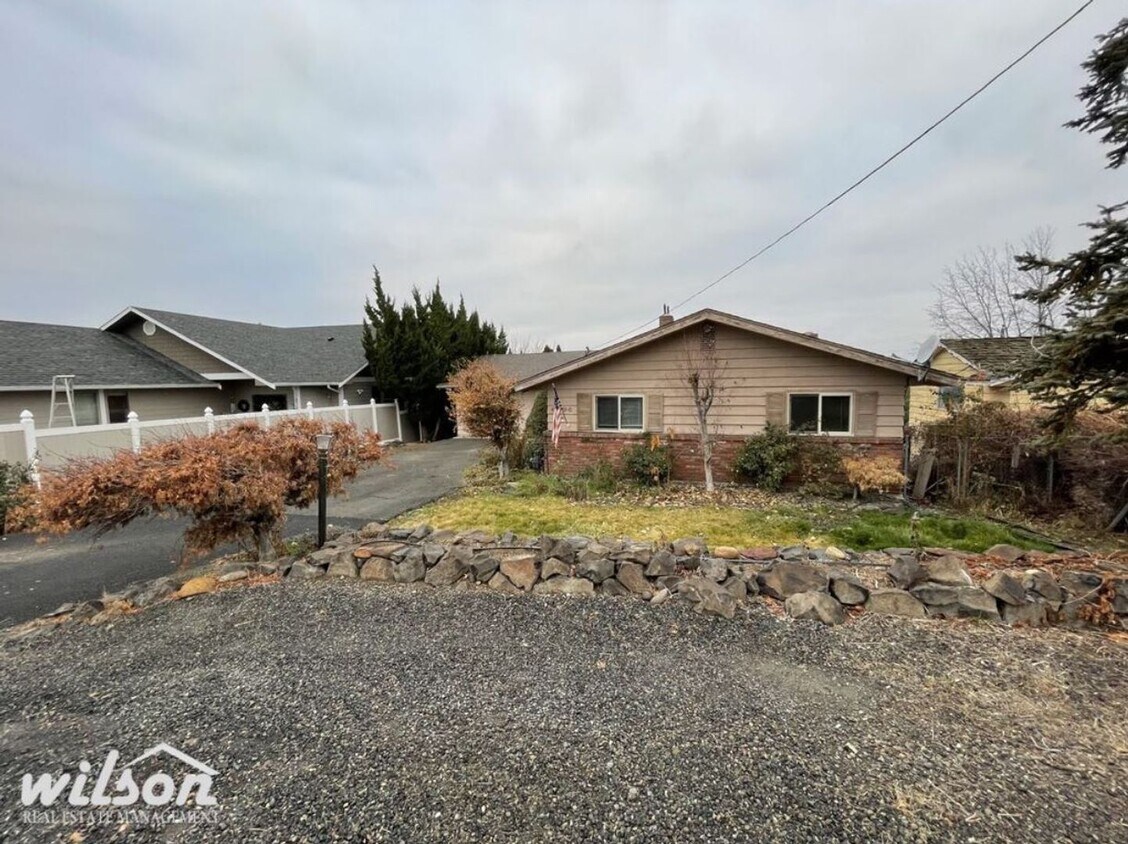 Primary Photo - Exceptional 5-Bedroom Home in Terrace Heig...