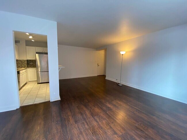 Foto del edificio - 4920 N Marine Dr