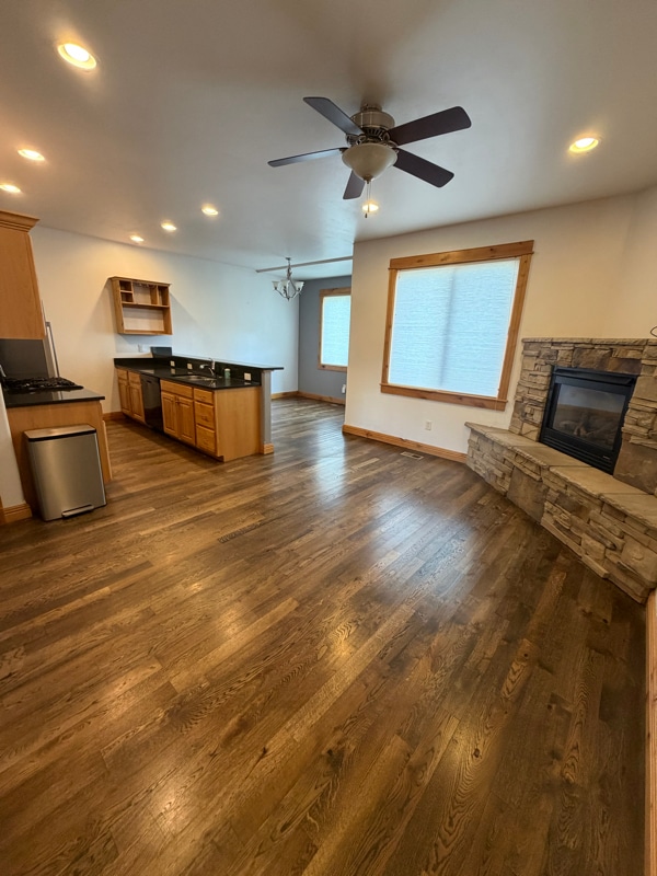 Foto del edificio - 905 Saxon Way