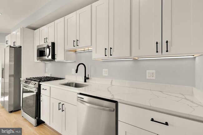 Foto del edificio - 3215 Mt Pleasant St NW
