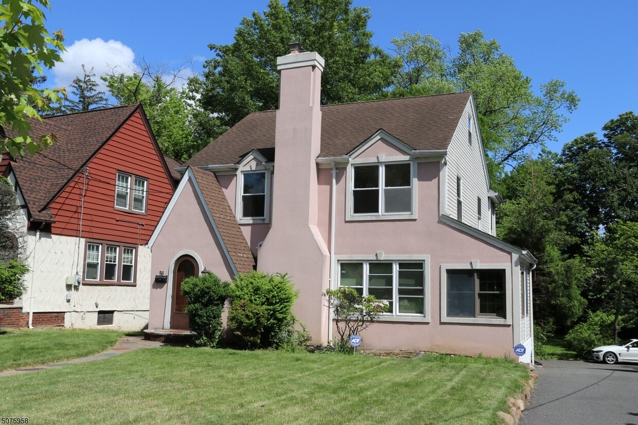 Primary Photo - 56 Locust Ave