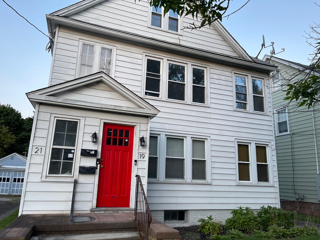 Primary Photo - 21 Winnett St