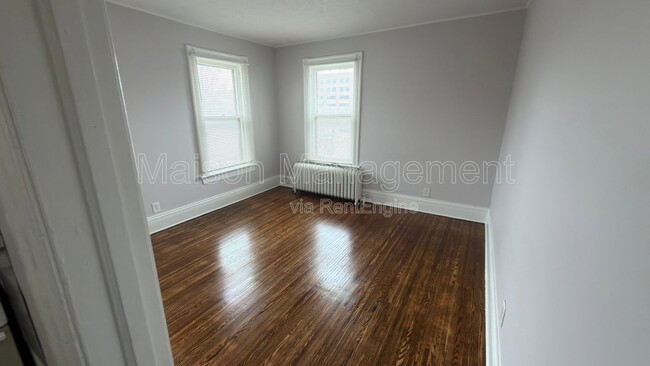 Building Photo - 583 Averill Ave