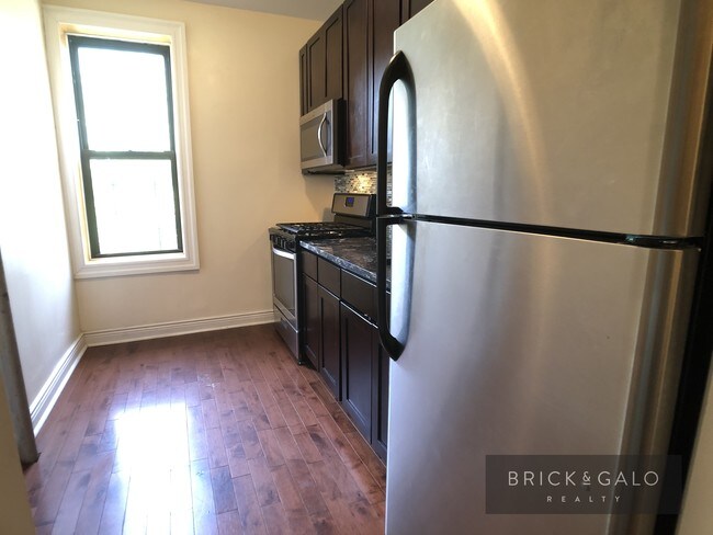 Foto del edificio - 224-24 Hinckley Pl