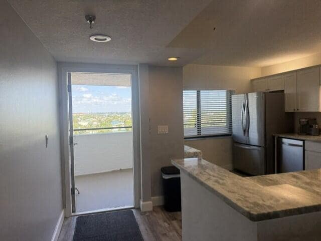 Building Photo - 355 S Ocean Dr