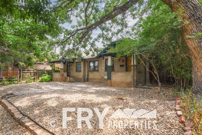 Building Photo - Cozy 1/2 Duplex in Congress Park