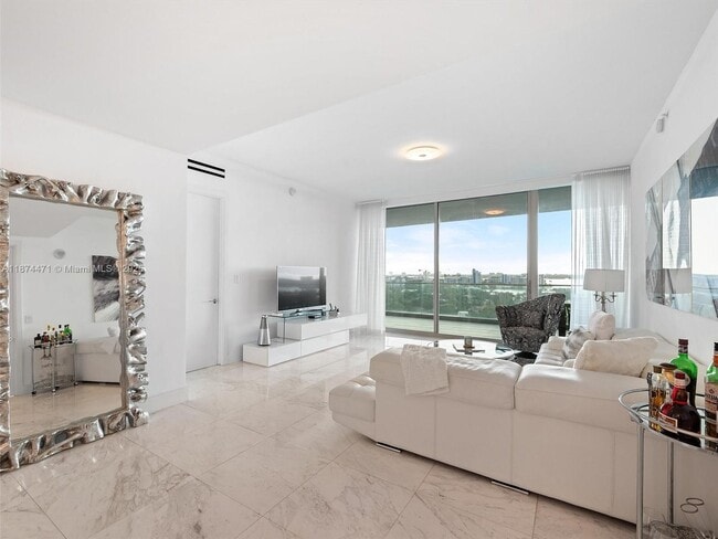 Foto del edificio - 10203 Collins Ave