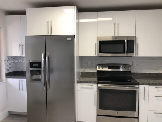 Foto del edificio - 161 Lakeview Dr