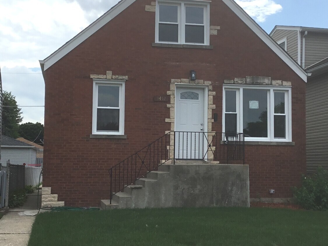 Primary Photo - 3452 N Overhill Ave