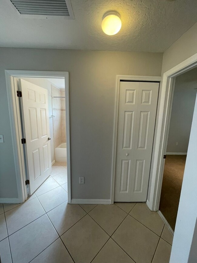 Foto del edificio - 613 Coral Trace Blvd