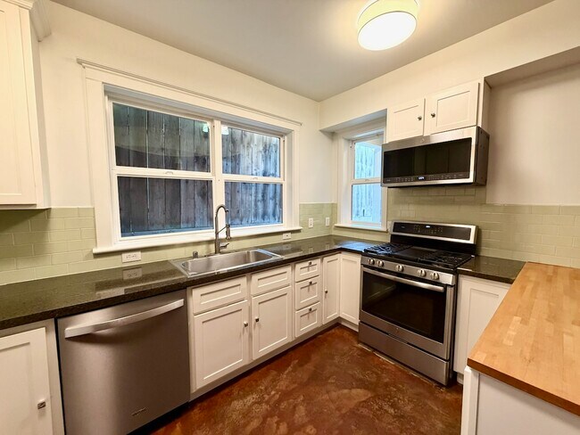 Foto del edificio - 3263 Louise St