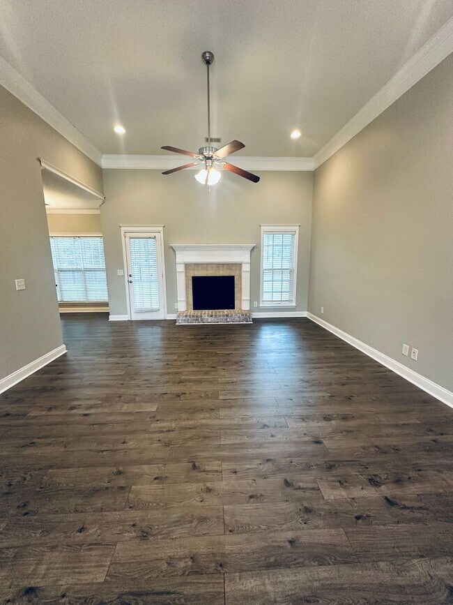 Foto del edificio - 406 Brookewater Ln