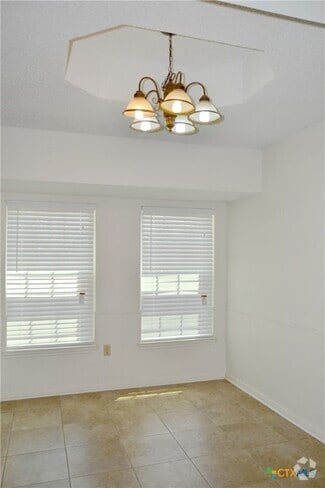 Building Photo - 2401 Ridglea Ct