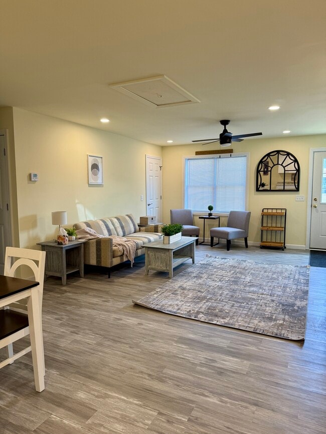 Building Photo - 420 Hancock St