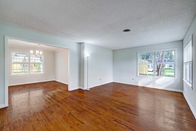 Building Photo - 1255 Kinley Ln