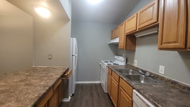 Building Photo - 900 Candlewood Dr NW