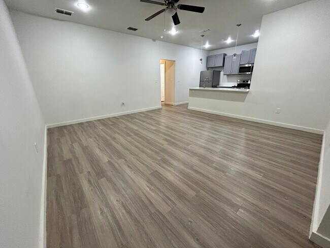 Foto del edificio - 1205 N Evanston Ave