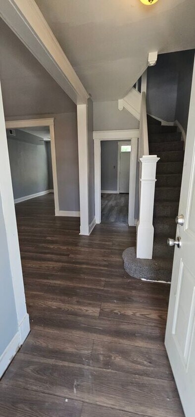 Primary Photo - 4224 Ivanhoe Ave