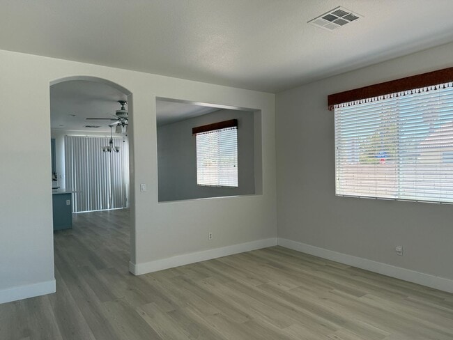 Building Photo - 3bd/2bath Single Story Home!