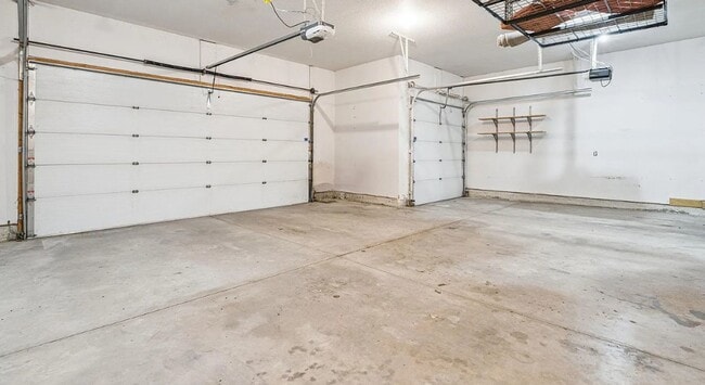 Building Photo - 4 Bed 3.5 Bath House for Rent! Appliances, Lawncare and Snow Removal included!!!