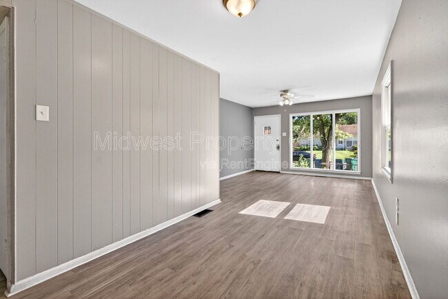 Foto del edificio - 345 Caithness Rd