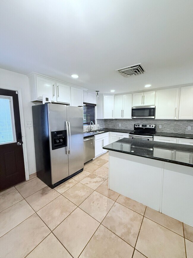 Foto del edificio - 4213 N Westview Dr