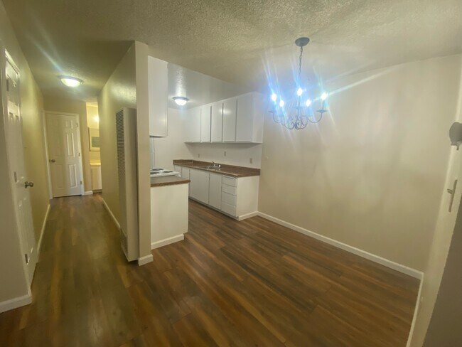Foto del edificio - 2912 N Tracy Blvd