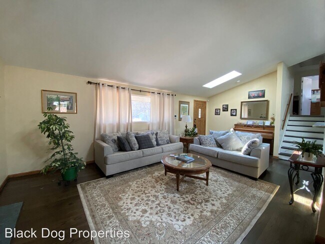 Building Photo - 4 br, 3 bath House - 2810 Oregon Lane