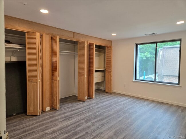 Building Photo - 132 Golf Ln