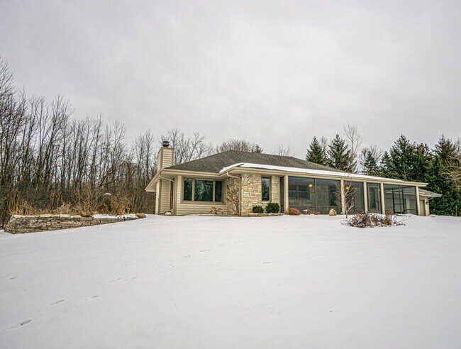 Foto del edificio - Private Oasis in the heart of Mequon