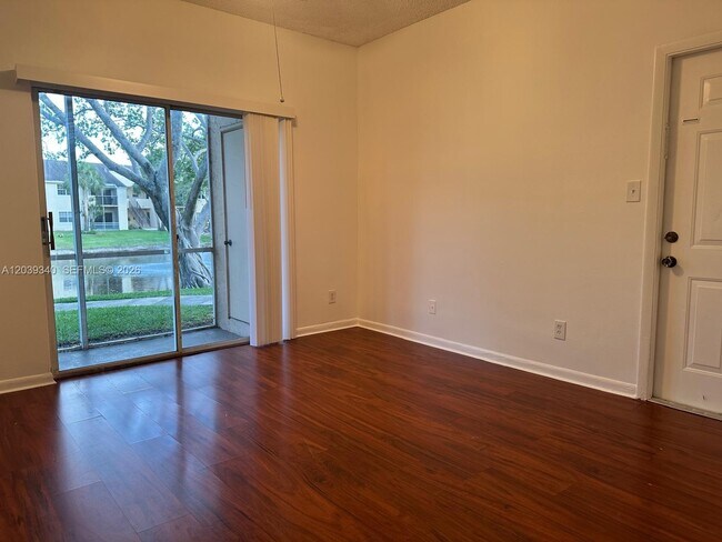 Building Photo - 840 Cypress Park Way