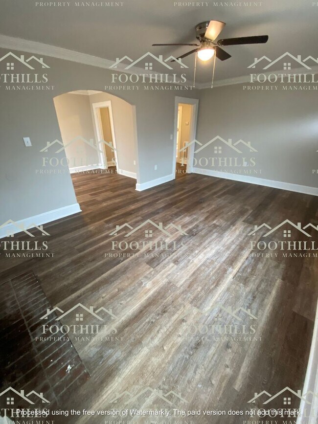 Building Photo - Charming 3BR/1BA Haven with Fireplace, New...