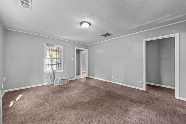 Building Photo - 3066 Redbud Rd