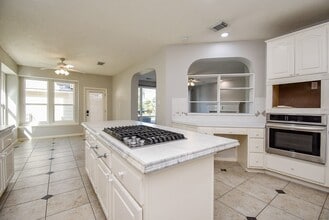 Building Photo - 2810 Grassy Knoll Ct