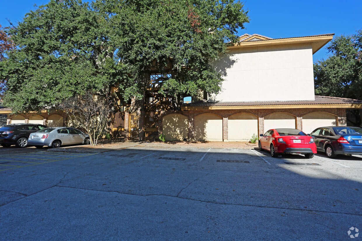 Croix Condominiums Apartments 806 W 24th St Austin, TX