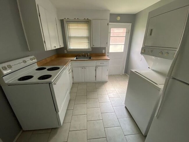 Foto del edificio - 2/1 Duplex in Greenwood Neighbors of East Nashville!  Pets ok! W/D Included!