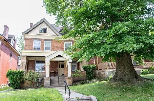 Building Photo - 5432 Baywood St