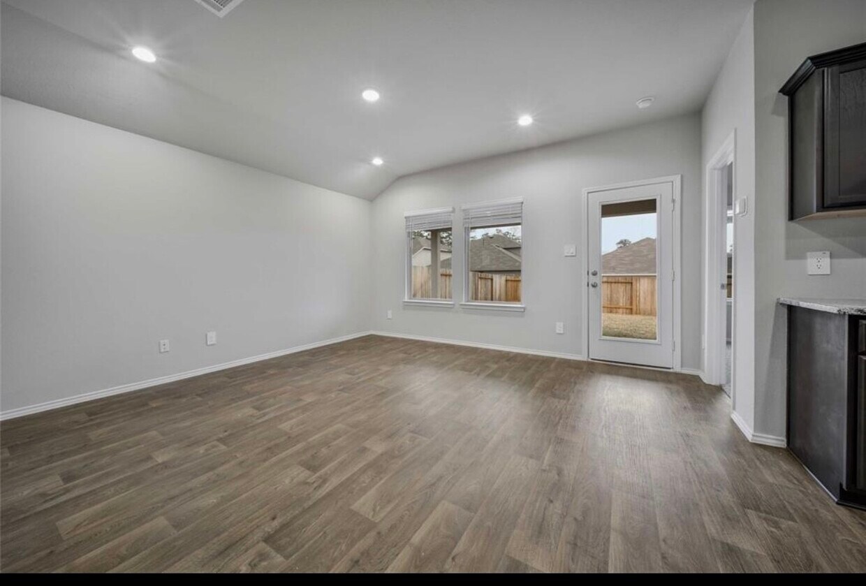 Building Photo - 40643 Creekside Blf Trl