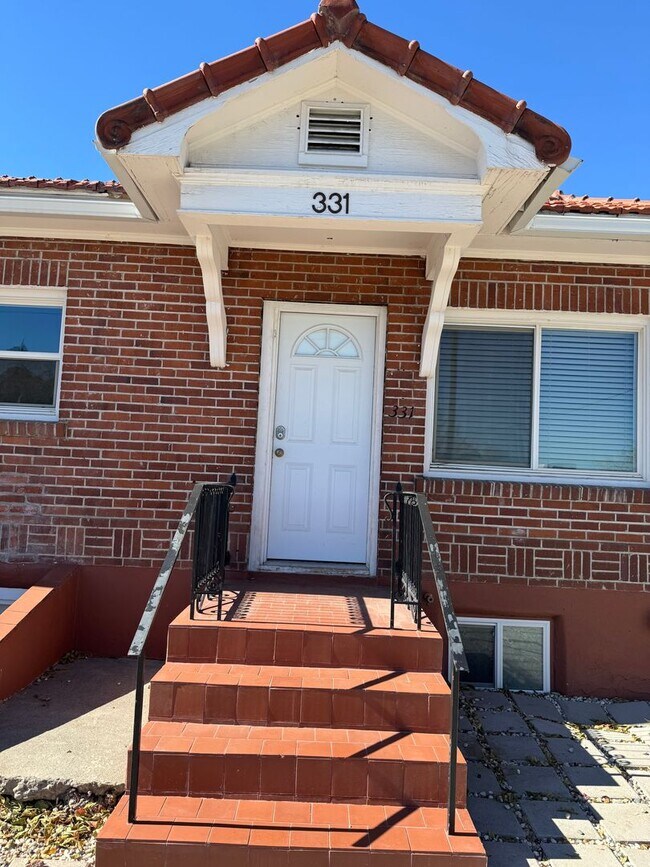 Foto del edificio - TRI PLEX in midtown..1 bedroom 1 bath with...