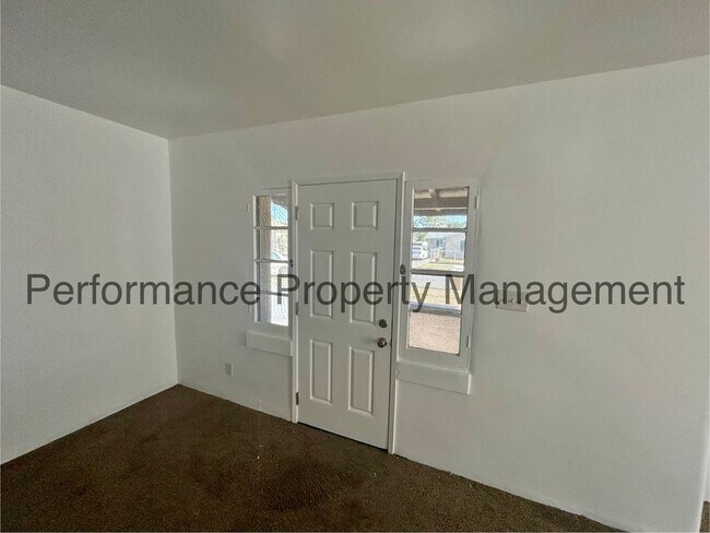 Foto del edificio - 604 Woodrow Ave