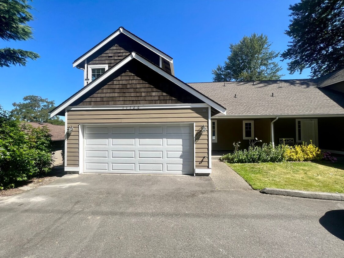 Primary Photo - Kent Duplex