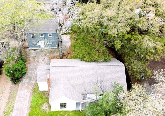 Building Photo - 908 Eleanor St