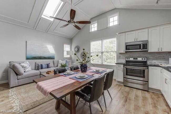 Building Photo - 2 br, 2 bath Duplex - 411 Pine Street Nort...